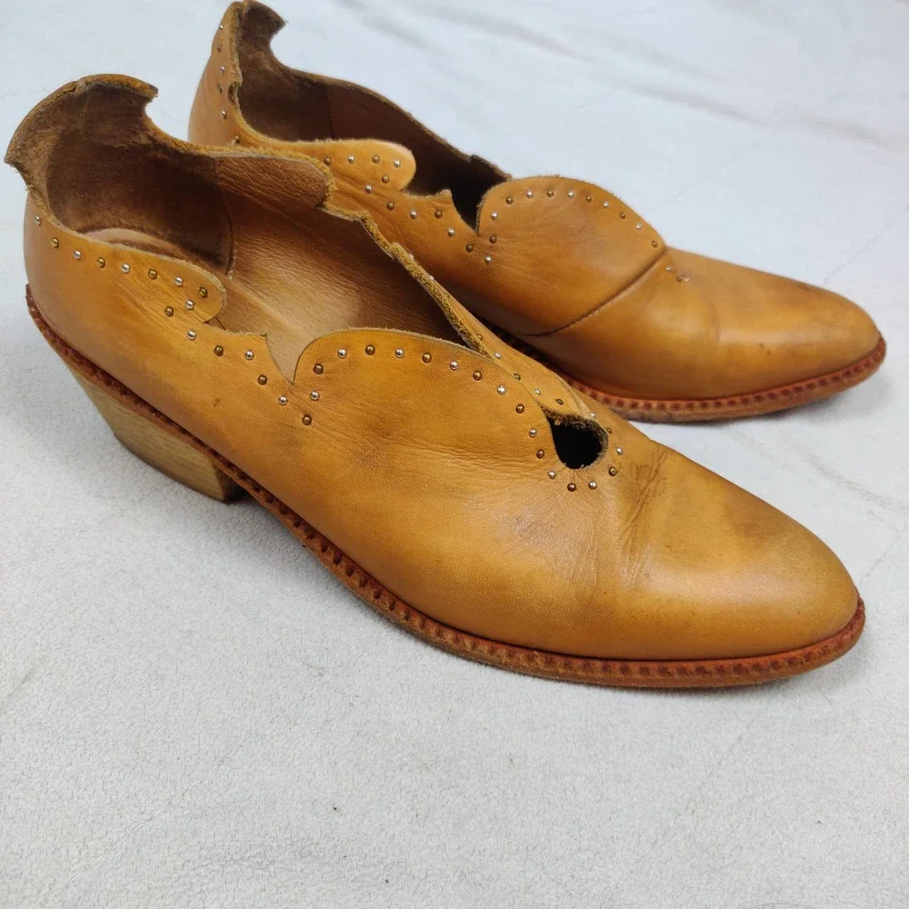 Free People Ankle Boots Women's 9 (39) Tan Leather Curved Cut Out Edge Studded